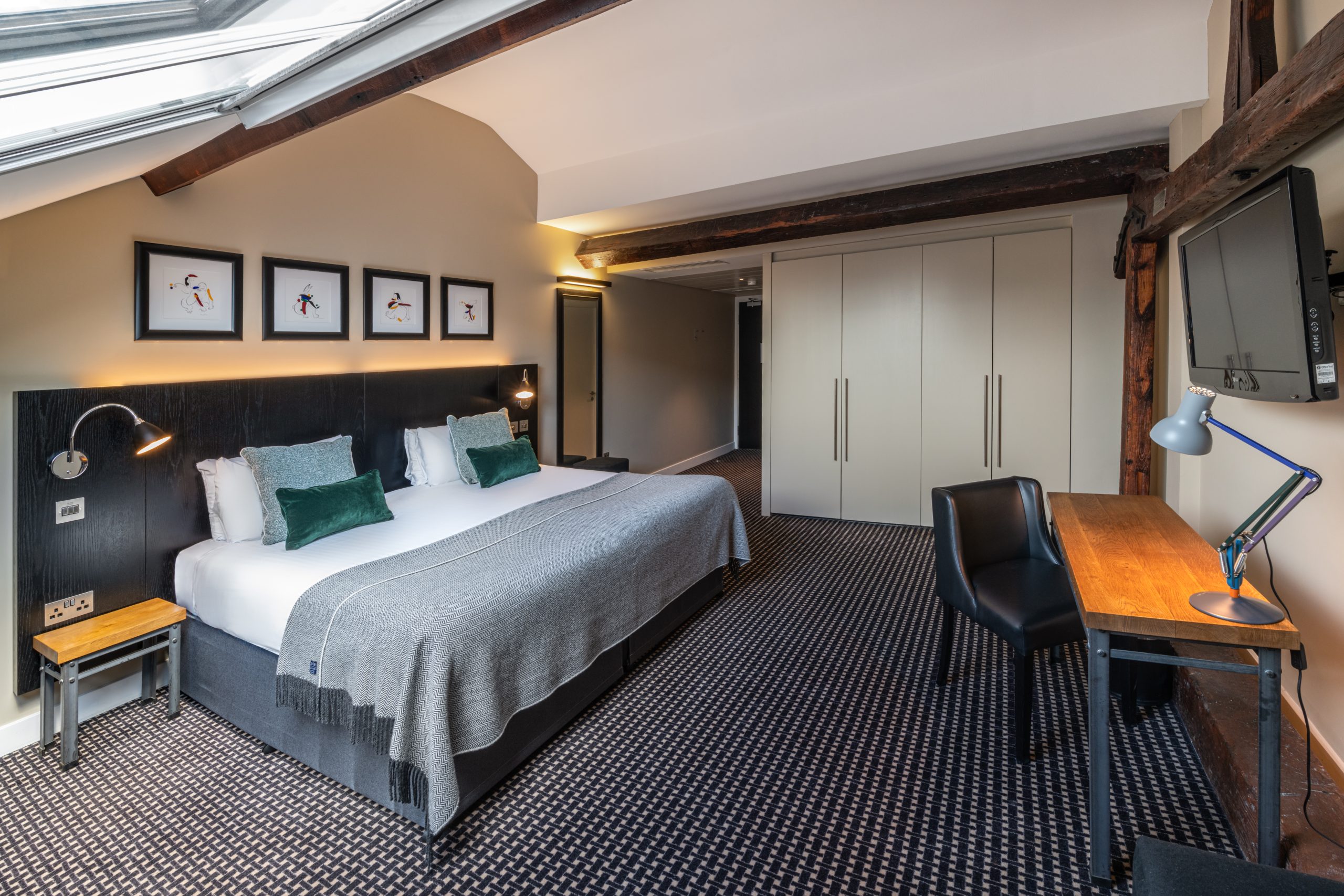 Deluxe bedroom with a double bed, television and desk, located in Liverpool