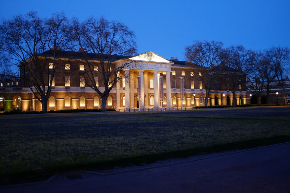 The Saatchi Gallery in the evening