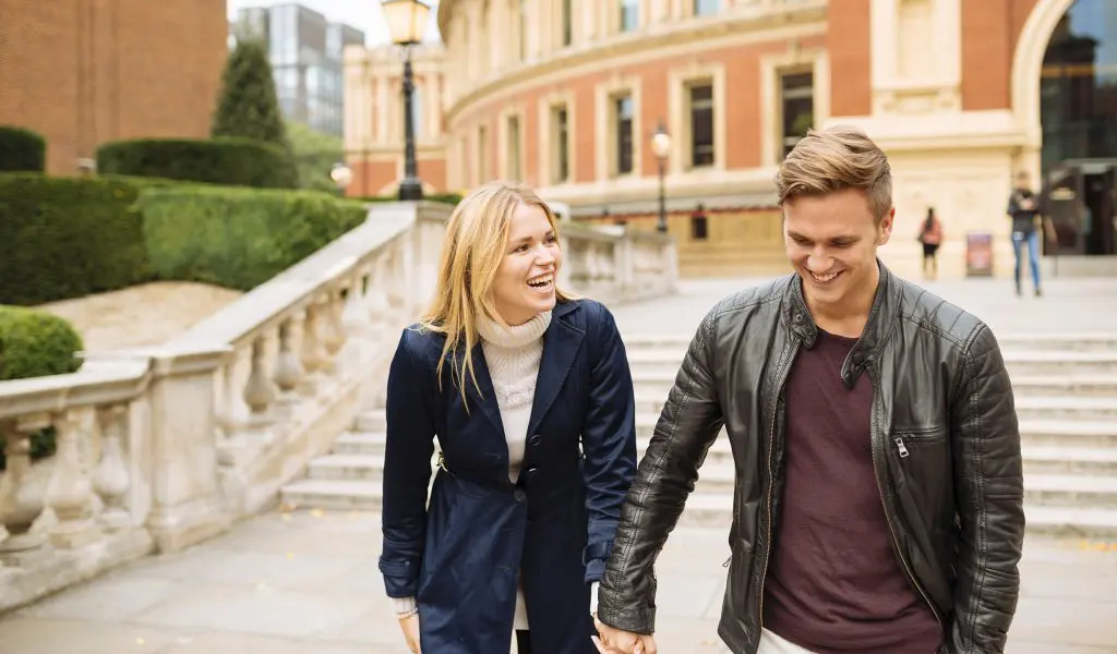 A happy couple walking through Kensington.