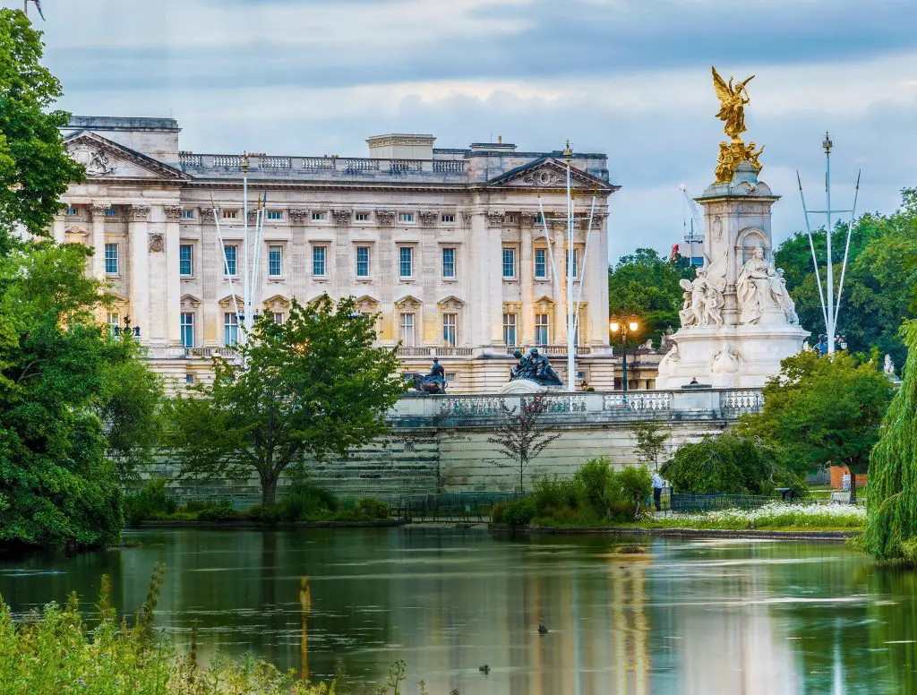 A building in Victoria, in front of a lake.