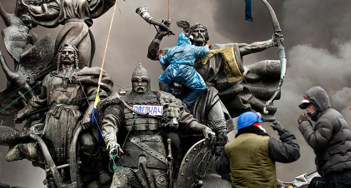 Statues amongst wreckage in Ukraine