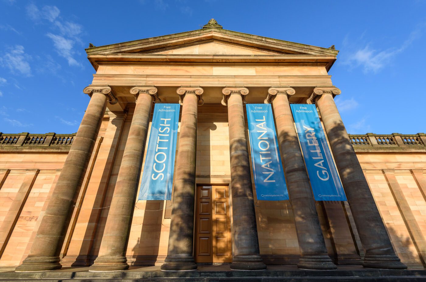 The front entrance of the National Gallery of Scotland, Edinburgh.